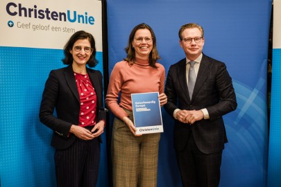 Anja Haga met Mirjam Bikker en Andries Bouwman.jpg